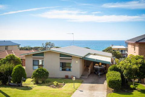Kianga Parade Beach House - QLD Tourism 0