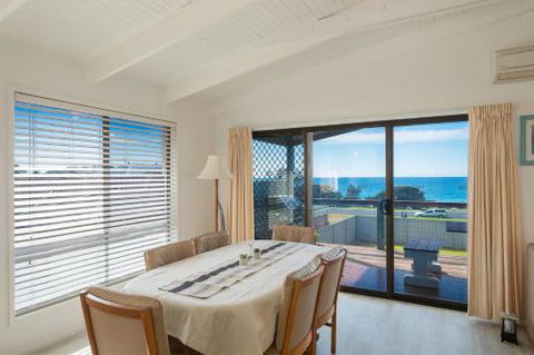 Kianga Parade Beach House - QLD Tourism 6