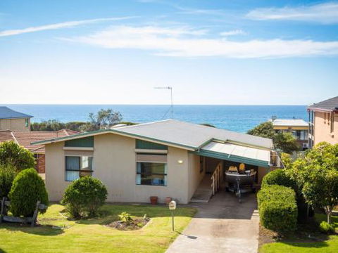 Kianga Parade Beach House - QLD Tourism 1