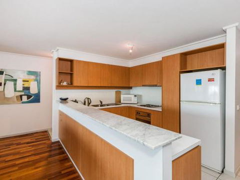 APARTMENT 10 PACIFIC APARTMENTS FREE WIFI! - Queensland Tourism 5