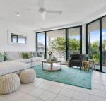Sunny  spacious Sunshine Beach
