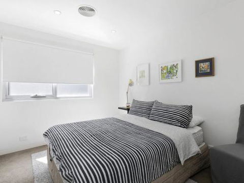 LOUTTIT BAY APARTMENT 2 Main Street With Wifi & Views - QLD Tourism 4