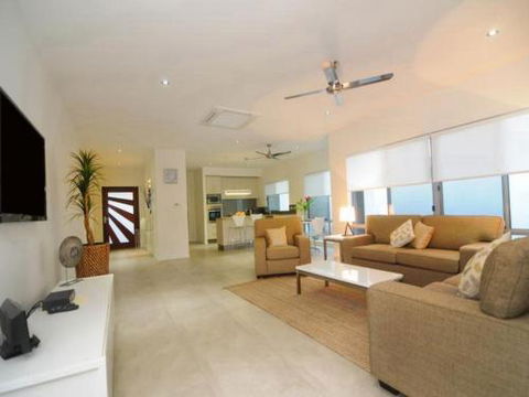 BEACH RETREAT At PALM COVE - QLD Tourism 3