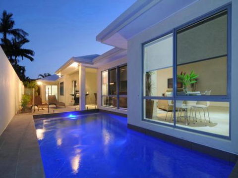 BEACH RETREAT At PALM COVE - QLD Tourism 0