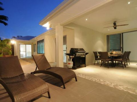 BEACH RETREAT At PALM COVE - QLD Tourism 1