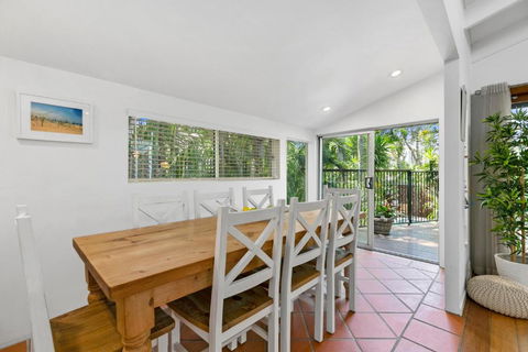 Tranquil & Tropical Sunshine Beach - Queensland Tourism 4