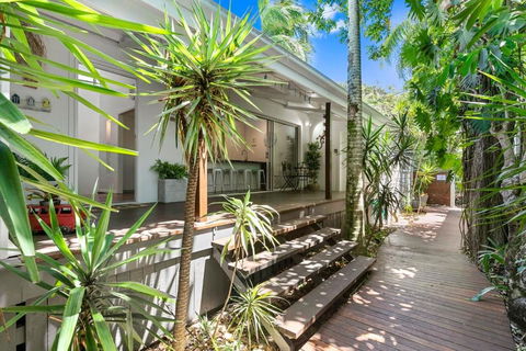 Tranquil & Tropical Sunshine Beach - Queensland Tourism 2