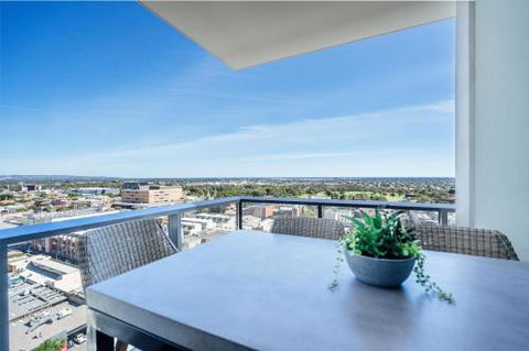 A Cut Above The West Pool Rooftop Bar Gym Wifi - QLD Tourism 1