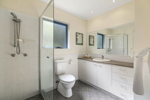 Stunning Top Floor Sunshine Beach Getaway! Unit 7 Vista Pacific 12 Bryan Street - Queensland Tourism 2