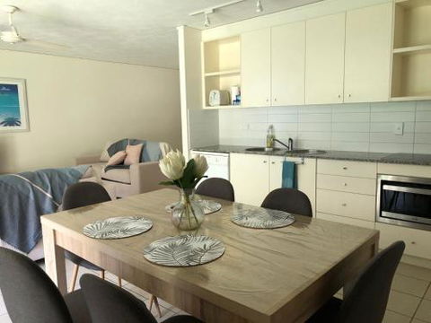 Baden 42 Rainbow Shores Ground Floor Unit Air Conditioned Overlooking Outdoor Spa - Queensland Tourism 4