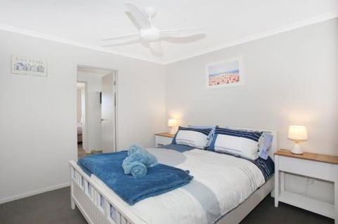 BEACH SHOPS & FABULOUS VACATION HOME! - QLD Tourism 4