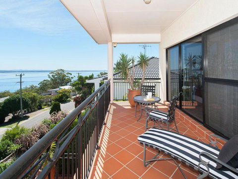 La CimaatNelson Bay - QLD Tourism 5