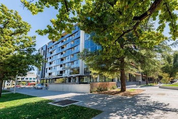Accommodate Canberra Midnight Apartments - Queensland Tourism 1