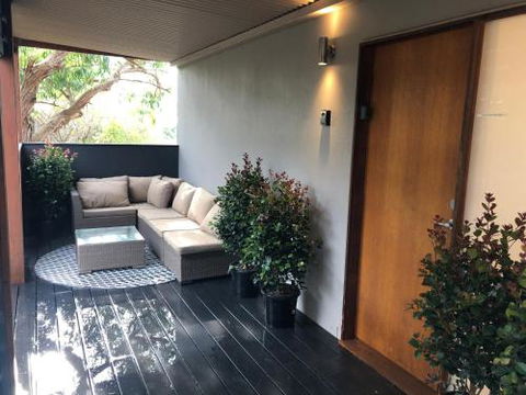 Carinya Coastal Cottage - QLD Tourism 5