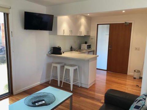 Carinya Coastal Cottage - QLD Tourism 2