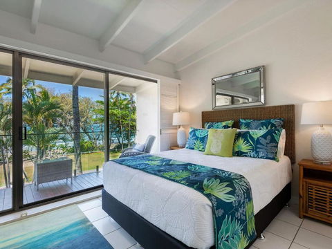 Absolute Beachfront - QLD Tourism 1