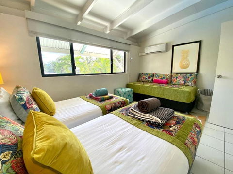 Absolute Beachfront - QLD Tourism 6