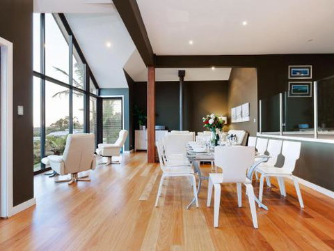 Venabu On Garuwa 20 Garuwa Street Spectacular House With Fabulous Views - QLD Tourism 6