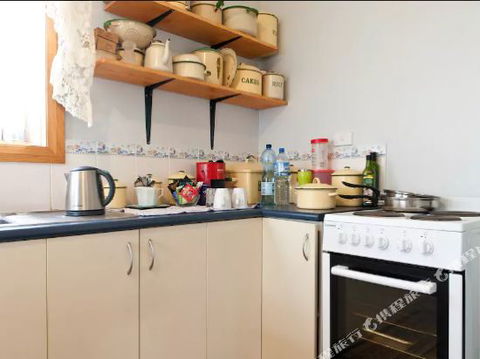Wombat Haven Bed & Breakfast White Beach - Queensland Tourism 1