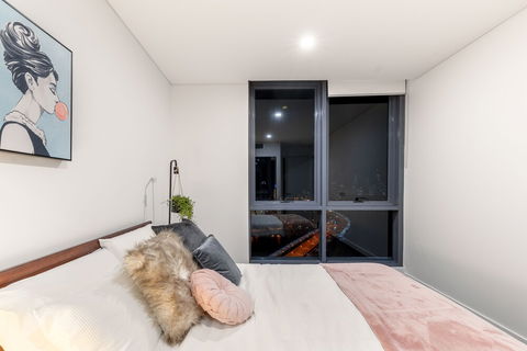 Southport Apartment - QLD Tourism 5