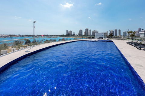 Southport Apartment - QLD Tourism 1