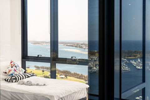 Southport Apartment - QLD Tourism 3