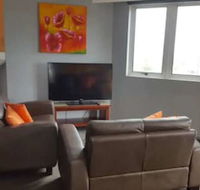 Affordable Unit Minutes To The Heart of Surfers Paradise - Queensland Tourism