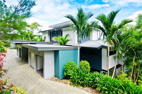 Villa 16 The Edge Oceanfront Deluxe 3 Bedroom Near Marina With Golf Buggy - Queensland Tourism 0