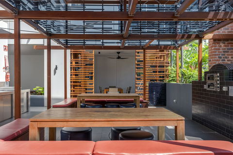 Designer South Bank Apartment - Queensland Tourism 1