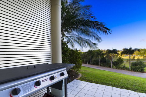 Daydream On The Greens - QLD Tourism 4