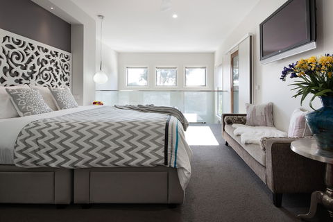Arabella Meadows - Queensland Tourism 2