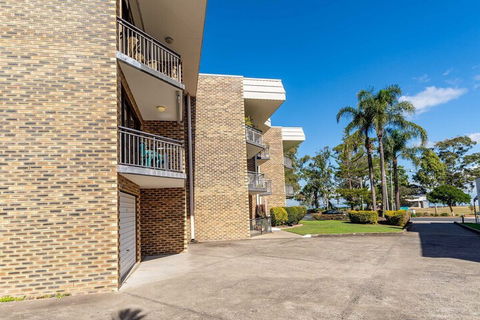 Great Location Close To Waterfront Shops Restaurants & Cafes. - Queensland Tourism 1