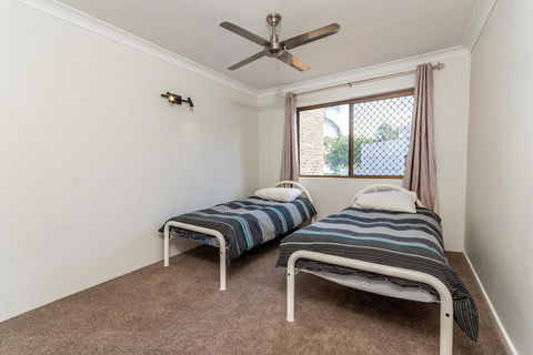 Great Location Close To Waterfront Shops Restaurants & Cafes. - Queensland Tourism 4