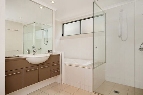 Spectacular Unit Overlooking Pumicestone Passage Welsby Pde Bongaree - Queensland Tourism 5