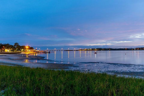 Spectacular Unit Overlooking Pumicestone Passage Welsby Pde Bongaree - Queensland Tourism 4