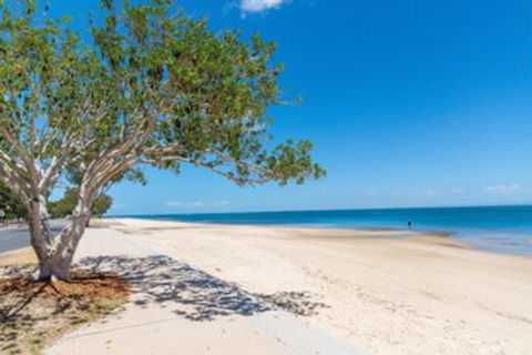 Spectacular Unit Overlooking Pumicestone Passage Welsby Pde Bongaree - Queensland Tourism 0