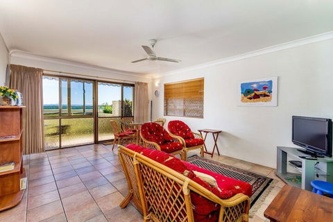 Great Views Ground Floor Unit Clearview Apartments South Esplande Bongaree - Queensland Tourism 6