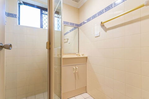 Great Views Ground Floor Unit Clearview Apartments South Esplande Bongaree - Queensland Tourism 5