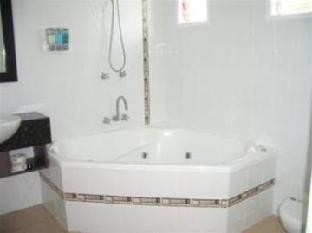 Toolooa Gardens Motel & Apartments - Queensland Tourism 1