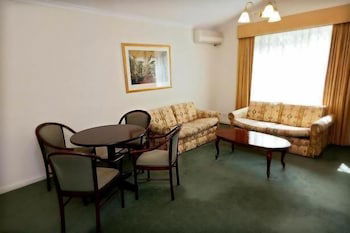 Elizabethan Lodge - QLD Tourism 1