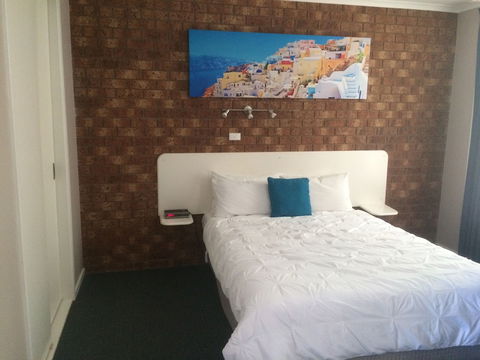 Portarlington Beach Motel - QLD Tourism 5