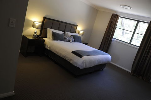 Riverside Oaks Golf Resort - Queensland Tourism 2
