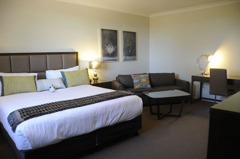 Riverside Oaks Golf Resort - Queensland Tourism 6