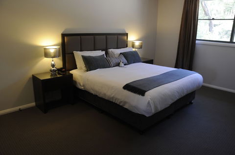 Riverside Oaks Golf Resort - Queensland Tourism 3