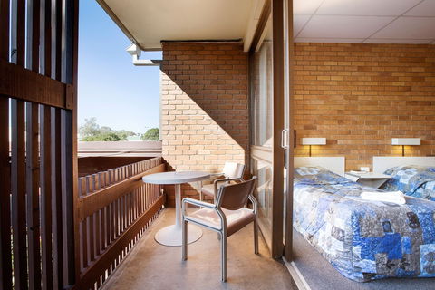 Villa Noosa Hotel - Queensland Tourism 3