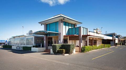 Wilsonton Hotel - QLD Tourism 0