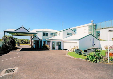 Coastal Motel - QLD Tourism 2