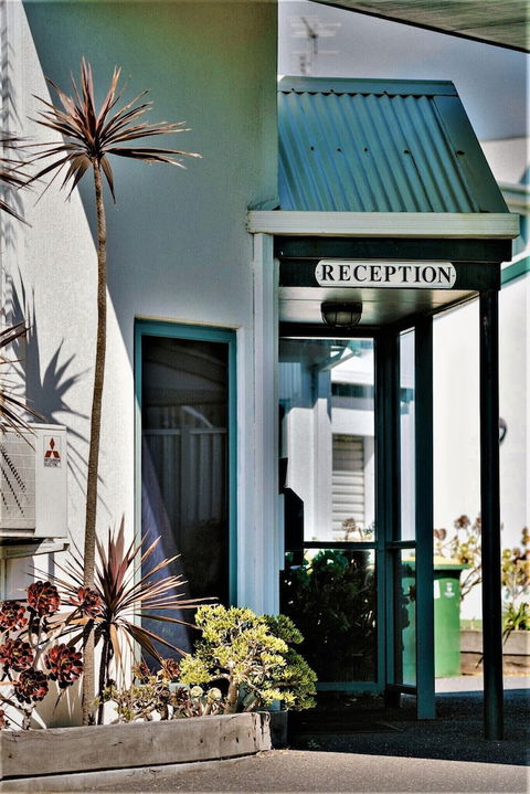 Coastal Motel - QLD Tourism 1