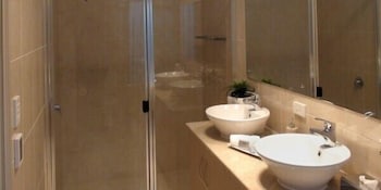 Casavino Luxury Villas - Queensland Tourism 5