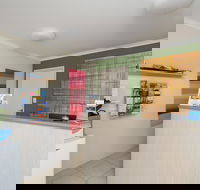 Tin Can Bay's Sleepy Lagoon Motel - Queensland Tourism